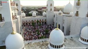 jemaah memadati masjid raya sheikh zayed mbz solo untuk menunaikan salat idul fitri 1444 h presiden joko widodo jokowi dan gub 4 169